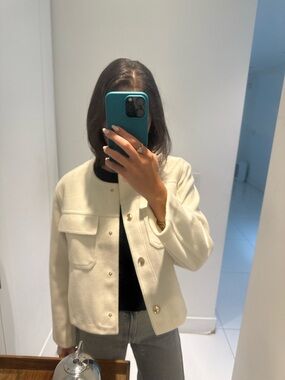 Zara white coat blazer jacket 
Gold buttons 
Size L